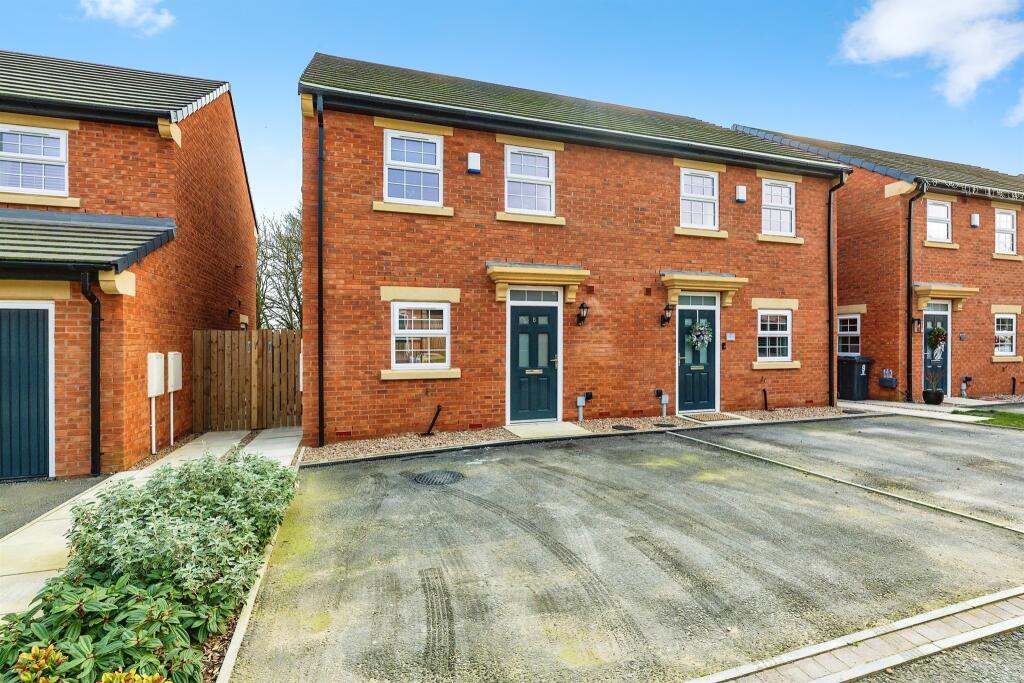 3 bedroom semidetached house for sale in Trinity Close, Worsbrough