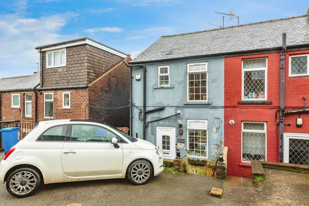 2 bedroom end of terrace house for sale in Viola Bank, Stocksbridge