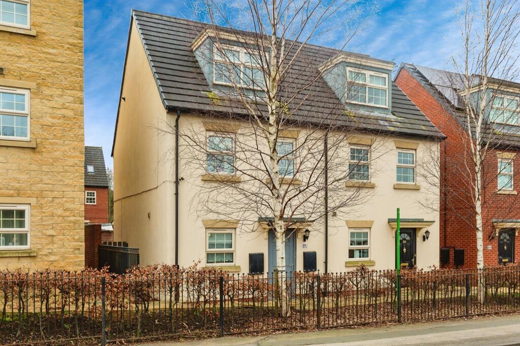 3 bedroom semidetached house for sale in Barnsley Road, Wombwell