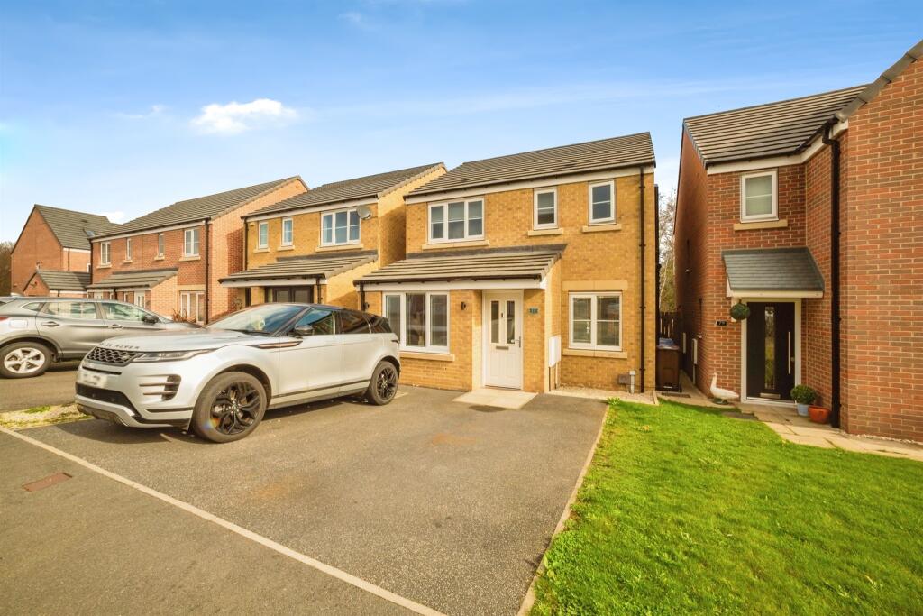 3 bedroom detached house for sale in Mitchells Avenue, Wombwell