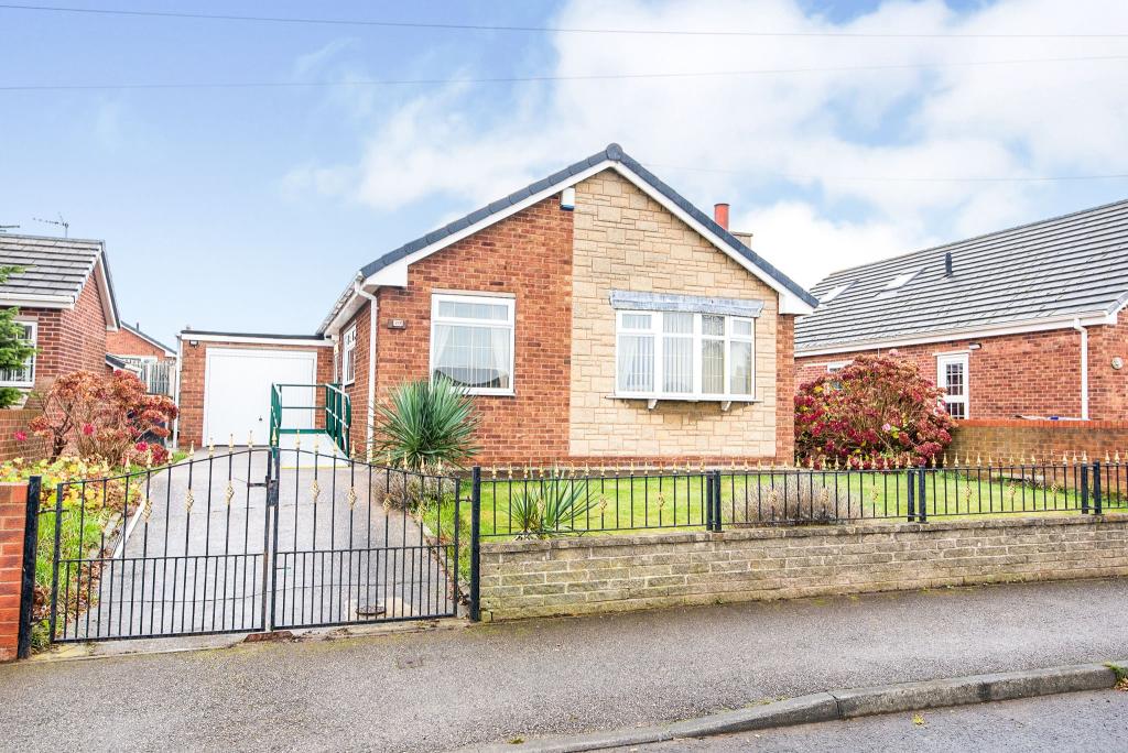 3 bedroom detached bungalow for sale in Royston Road, Cudworth