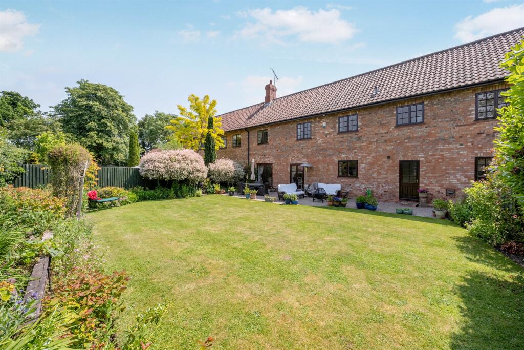 4 bedroom character property for sale in Old Estate Yard, Wiseton, Doncaster, DN10