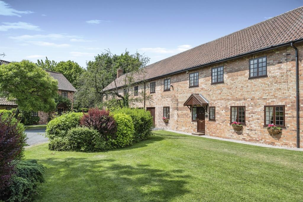 4 bedroom character property for sale in Old Estate Yard, Wiseton, Doncaster, DN10