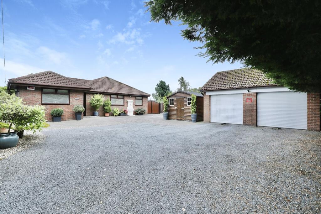 3 bedroom detached bungalow for sale in Church Lane, Austerfield