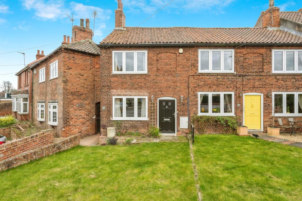2 bedroom cottage for sale in Station Road, Bawtry, Doncaster, DN10