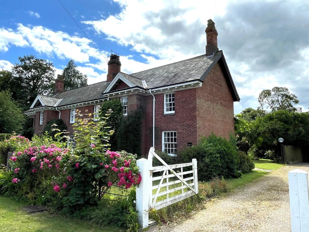 3 bedroom cottage for sale in ., Wiseton, Doncaster, DN10
