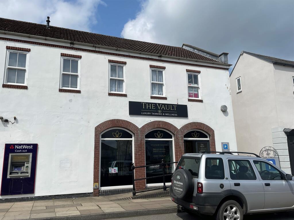 1 bedroom apartment for sale in Market Place, Bawtry, Doncaster, DN10