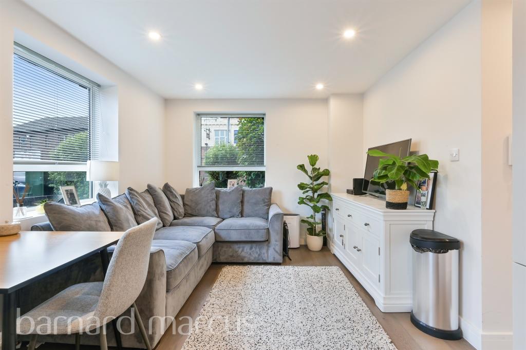 1 bedroom apartment for sale in East Street, Epsom, KT17