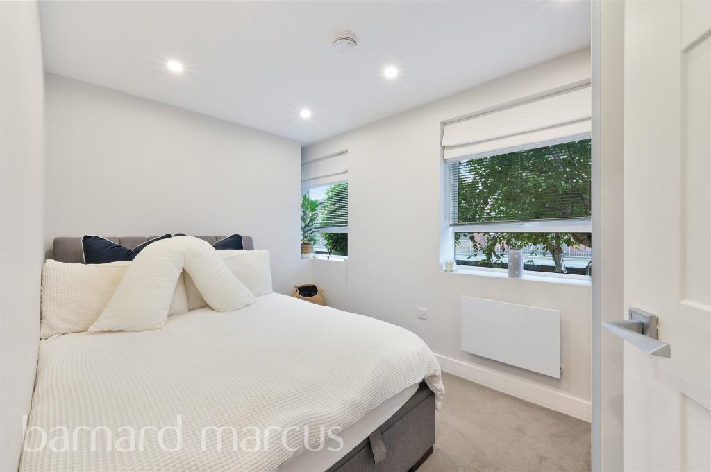 1 bedroom apartment for sale in East Street, Epsom, KT17