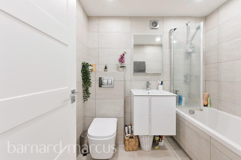 1 bedroom apartment for sale in East Street, Epsom, KT17