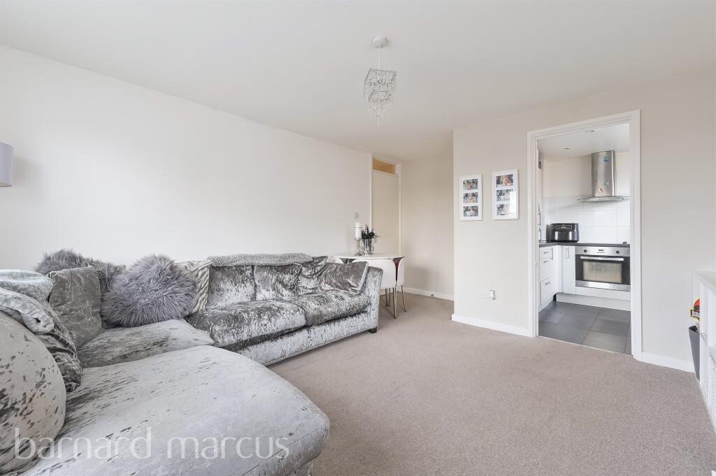 1 bedroom flat for sale in East Street, Epsom, KT17