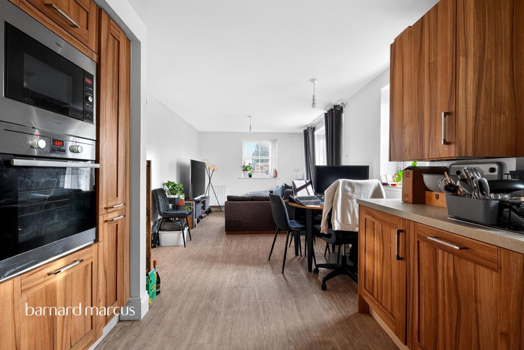 Main image of property: The Parade, Epsom