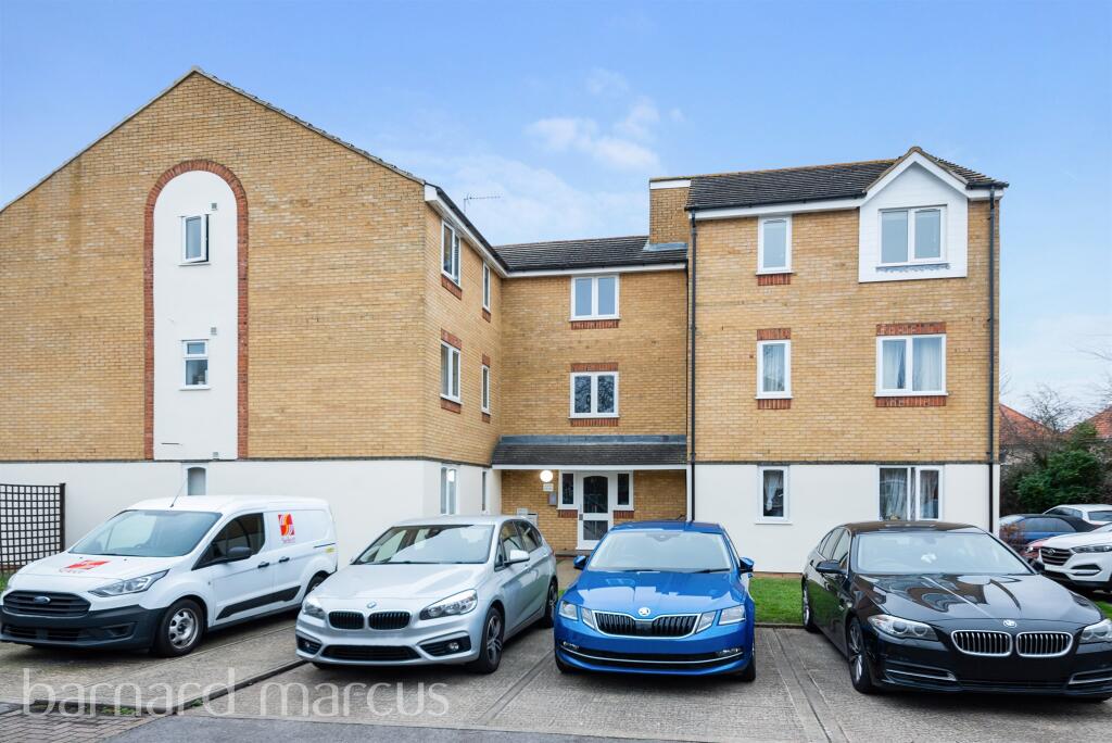 2 bedroom apartment for sale in Redford Close, Feltham, TW13