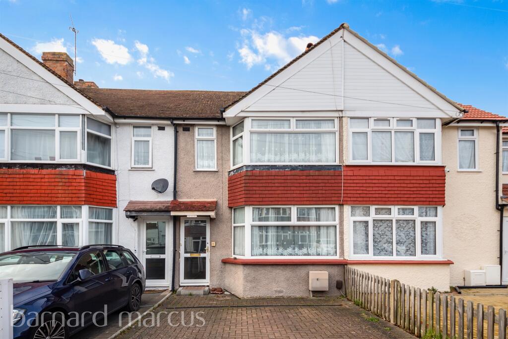 2 bedroom terraced house for sale in Cravan Avenue, FELTHAM, TW13