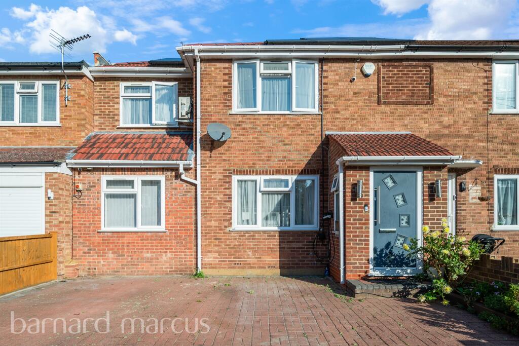 4 bedroom end of terrace house