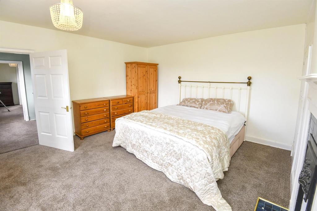 5 bedroom semidetached house for sale in Witham Bank East, Boston, PE21