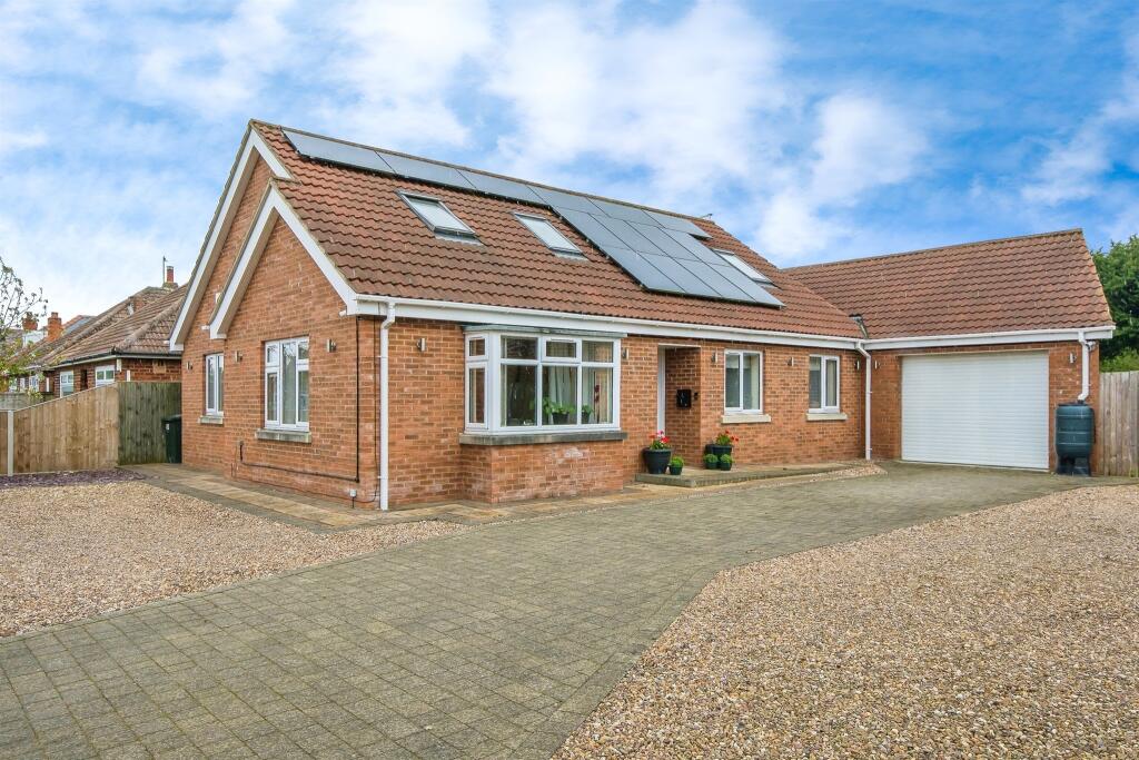 4 bedroom detached bungalow for sale in Wyberton Low Road, Boston, PE21