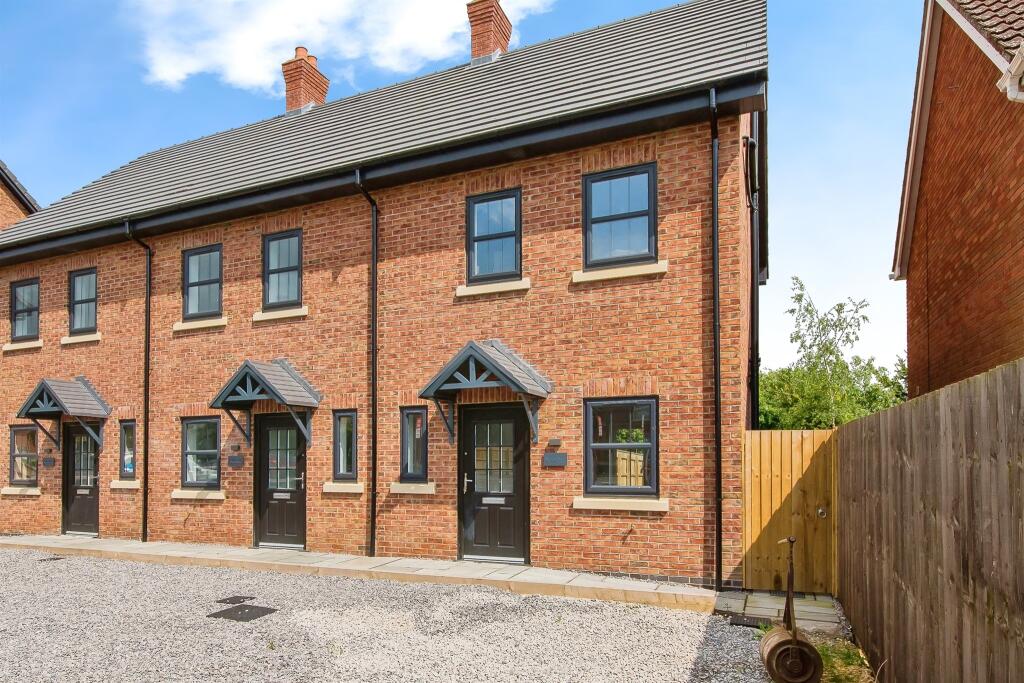 3 bedroom end of terrace house for sale in Main Road, Stickney, Boston