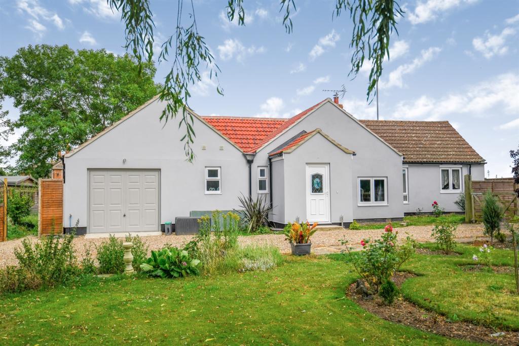 4 bedroom detached bungalow for sale in Main Road, Leverton, Boston, PE22