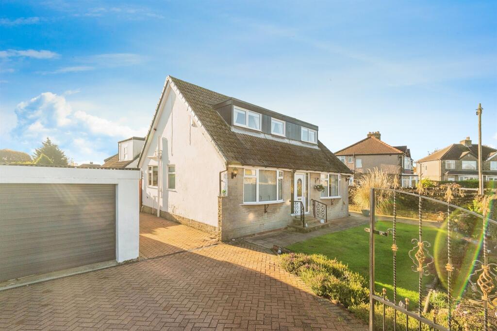 4 bedroom detached house for sale in Harbour Road, Wibsey, Bradford, BD6