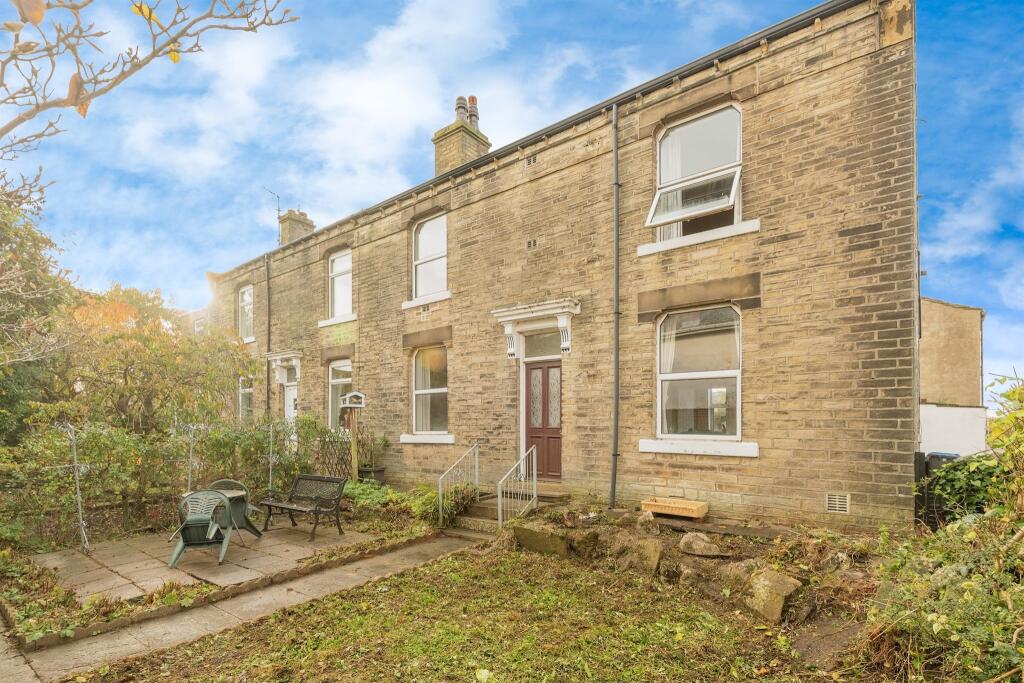 3 bedroom semidetached house for sale in Wyke Lane, Wyke, Bradford, BD12