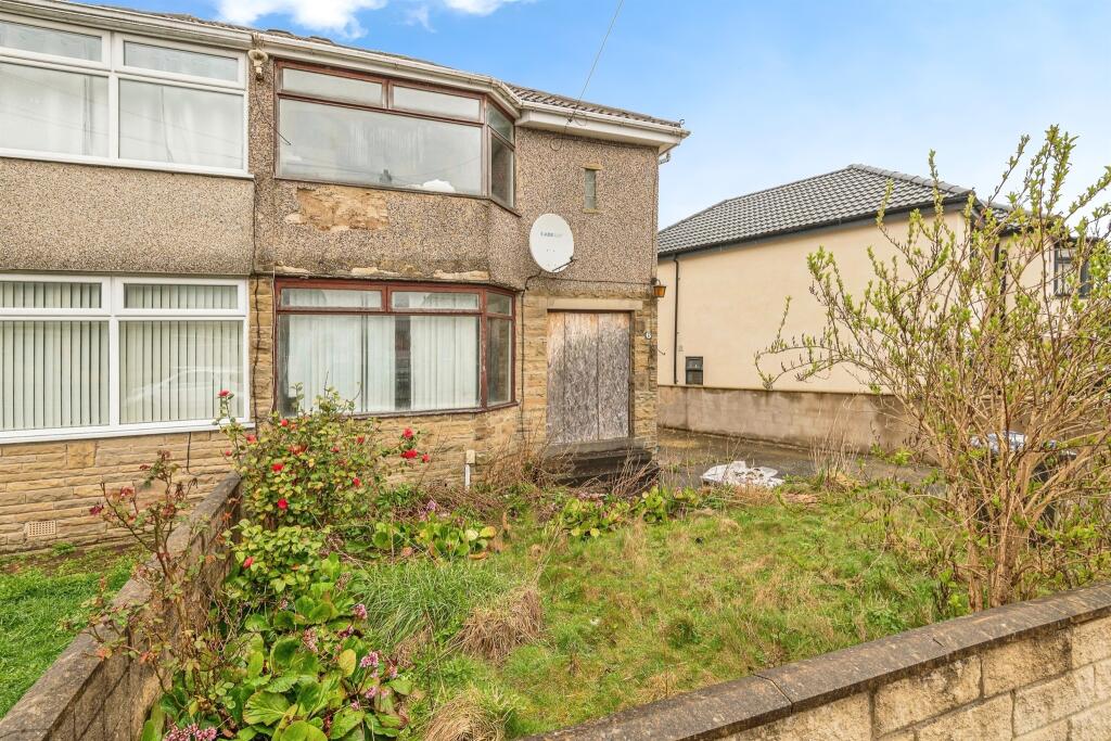 3 bedroom semi-detached house for sale in Enfield Parade, Bradford, BD6