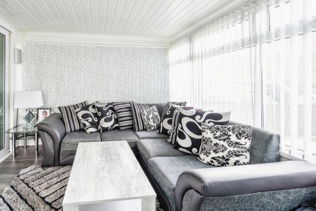 Additional property image - Crescent Walk, Clayton, Bradford