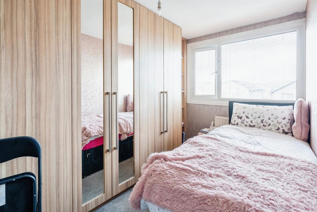 Additional property image - Crescent Walk, Clayton, Bradford