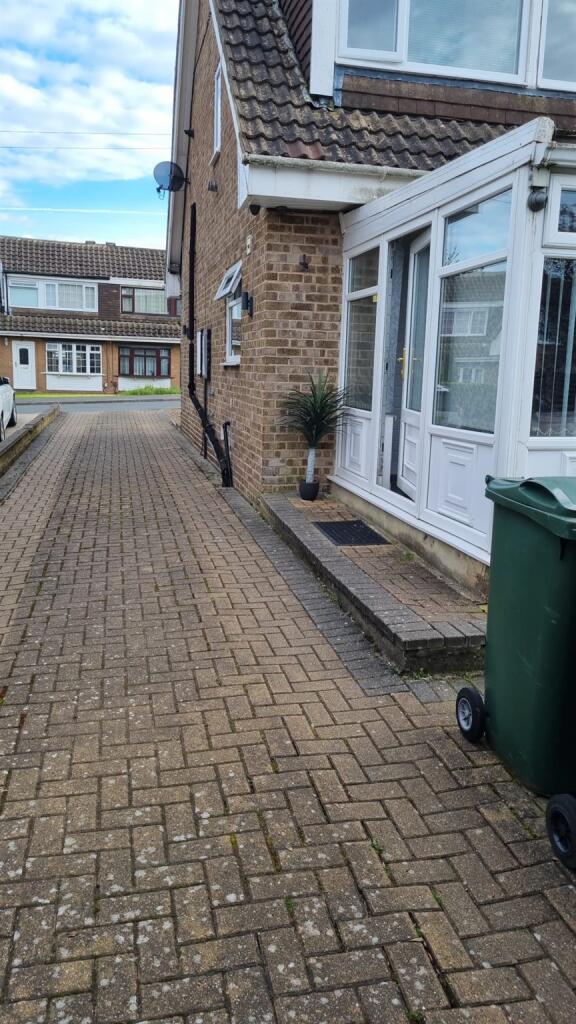 Additional property image - Crescent Walk, Clayton, Bradford