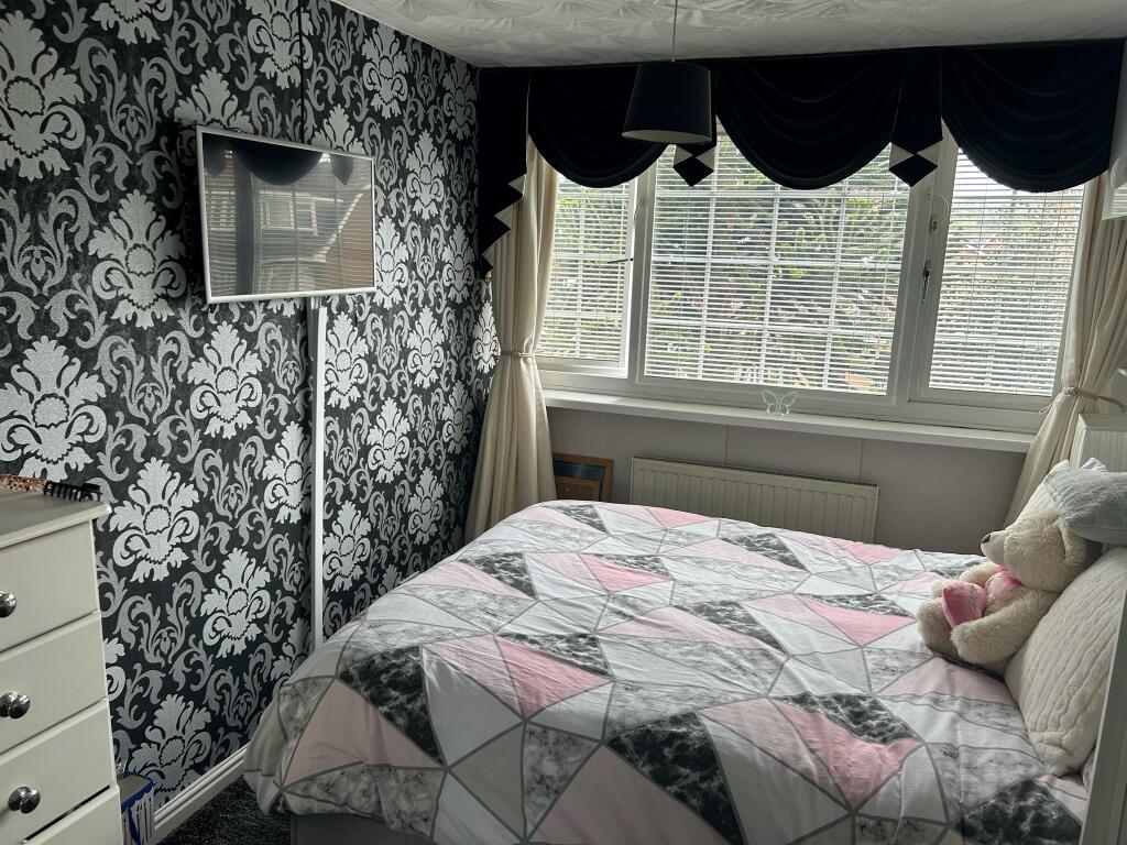 Additional property image - Crescent Walk, Clayton, Bradford