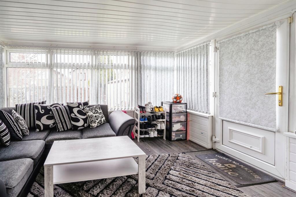 Additional property image - Crescent Walk, Clayton, Bradford