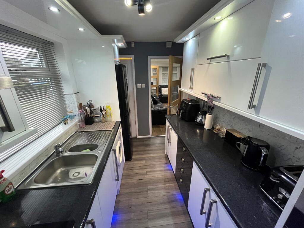 Additional property image - Crescent Walk, Clayton, Bradford