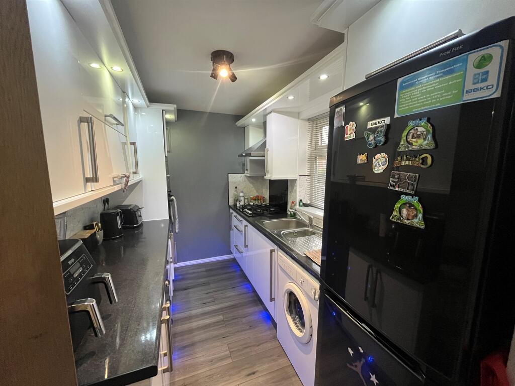 Additional property image - Crescent Walk, Clayton, Bradford
