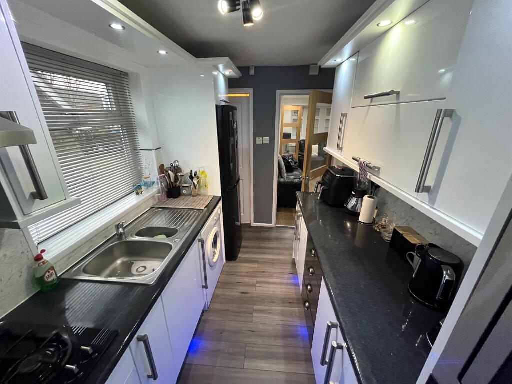Additional property image - Crescent Walk, Clayton, Bradford