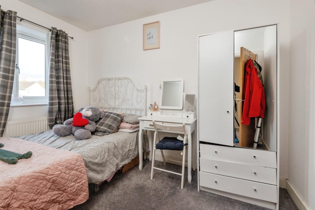 Additional property image - Delf Hill Close, Low Moor, Bradford