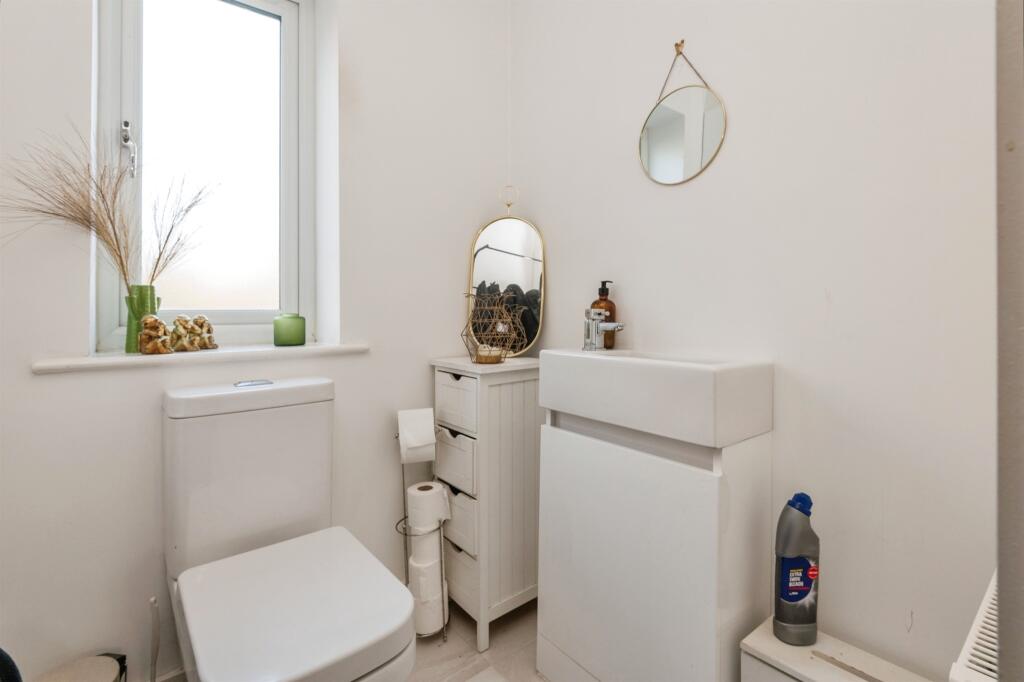 Additional property image - Delf Hill Close, Low Moor, Bradford