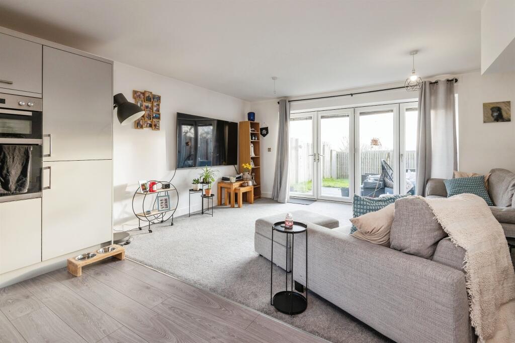 Additional property image - Delf Hill Close, Low Moor, Bradford