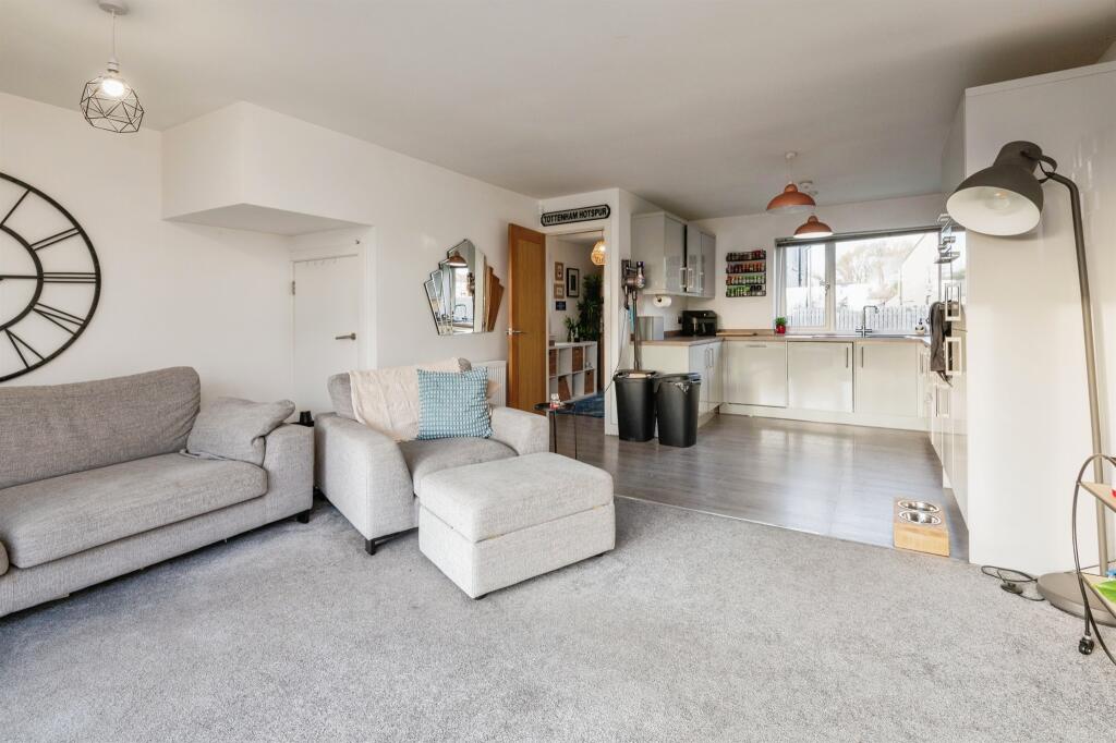 Additional property image - Delf Hill Close, Low Moor, Bradford