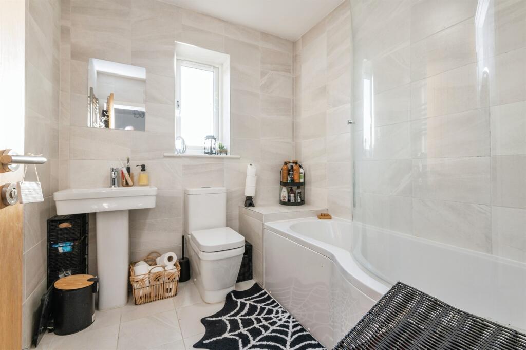 Additional property image - Delf Hill Close, Low Moor, Bradford