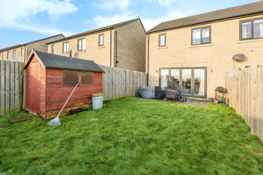 Additional property image - Delf Hill Close, Low Moor, Bradford