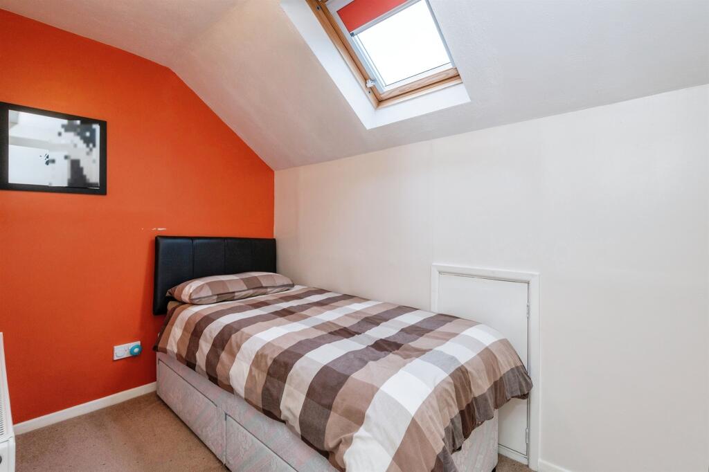 Additional property image - Fairway Drive, Bradford