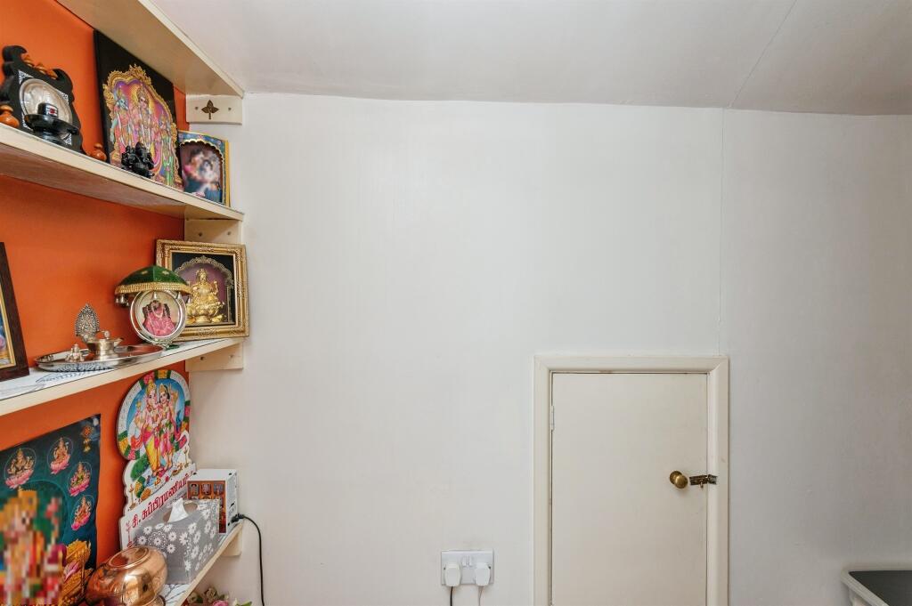 Additional property image - Fairway Drive, Bradford