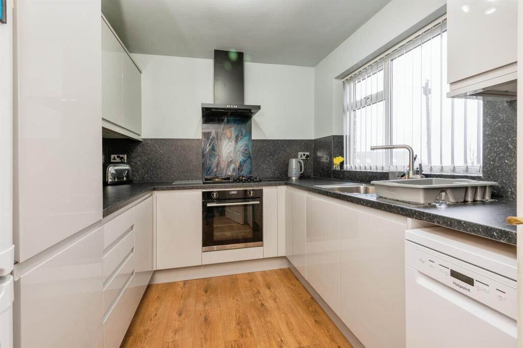 Additional property image - Fairway Drive, Bradford