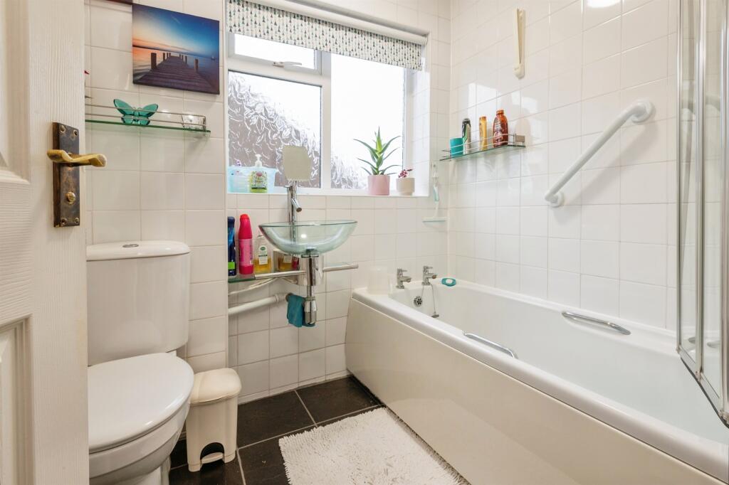 Additional property image - Fairway Drive, Bradford
