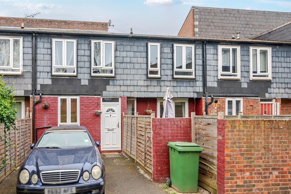 Main image of property: Langdale Close, London