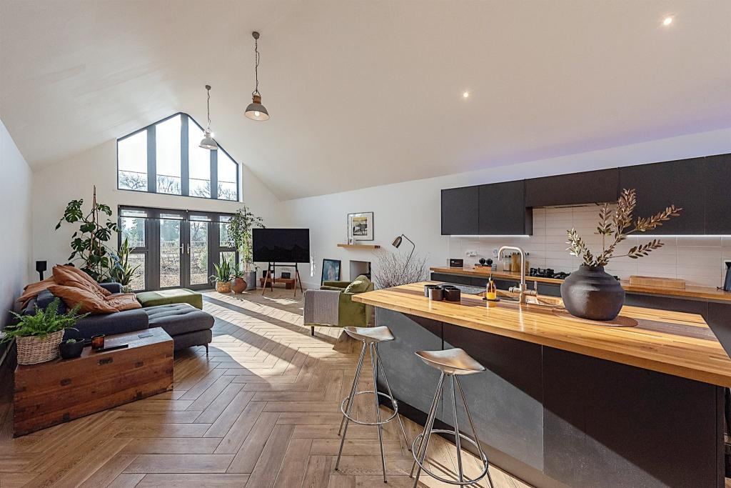 3 bedroom detached bungalow for sale in Scotts Lane, Brookville