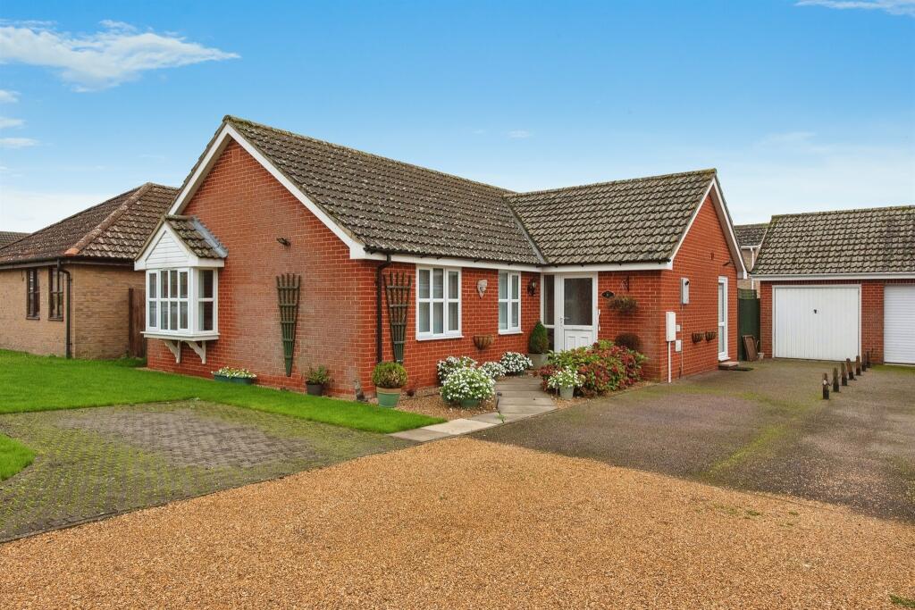 3 bedroom detached bungalow for sale in Lilac Drive, Lakenheath