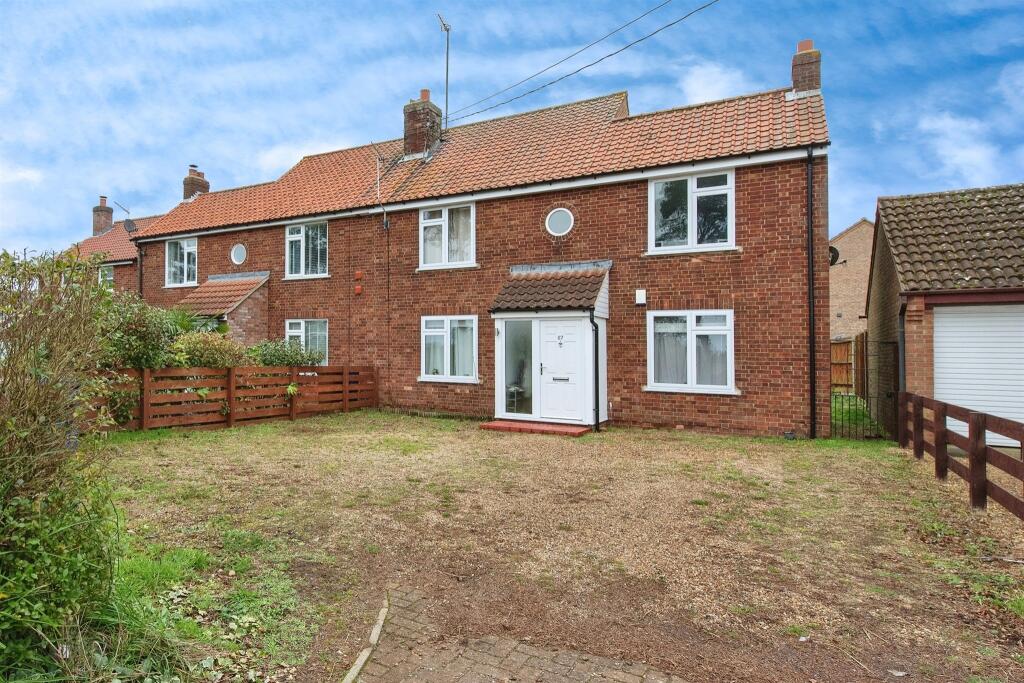 3 bedroom semidetached house for sale in Eriswell Road, Lakenheath