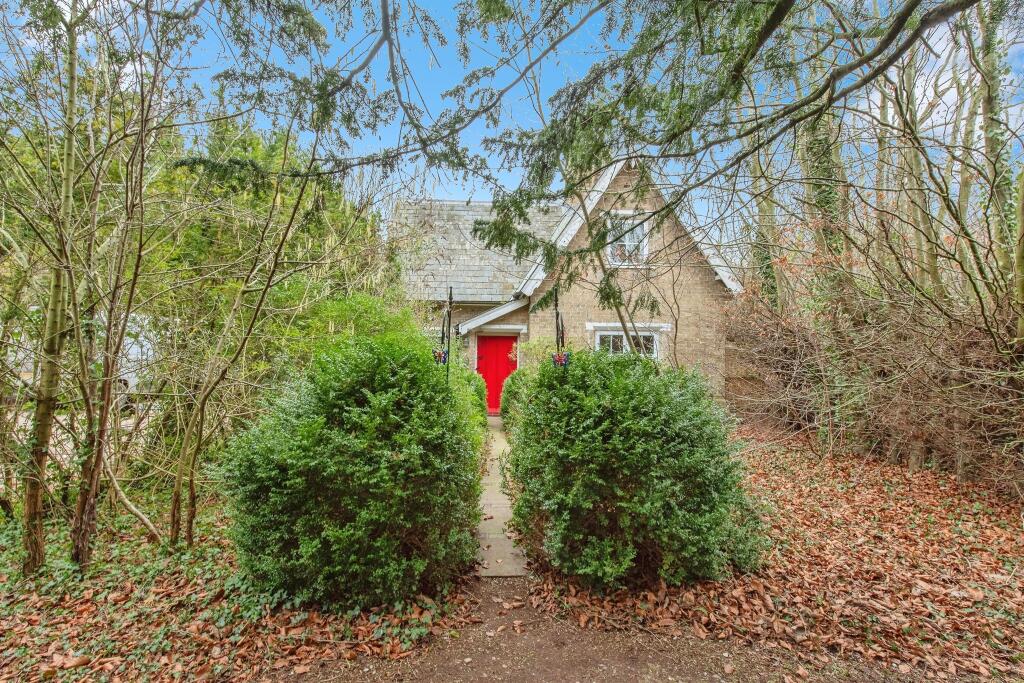 2 bedroom character property for sale in Lodge Road, Feltwell, Thetford