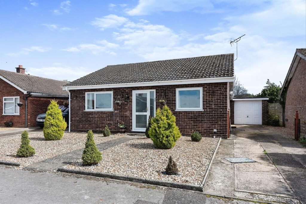 2 bedroom detached bungalow for sale in Covey Way, Lakenheath, Brandon